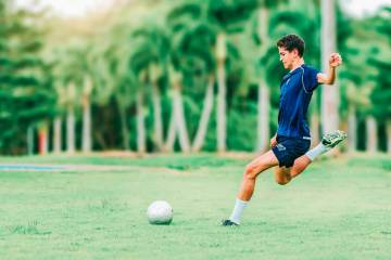 皇马中场有望大升级！30岁巨星刚拿世界杯主动来投，穆帅有烦恼了（配图示意）